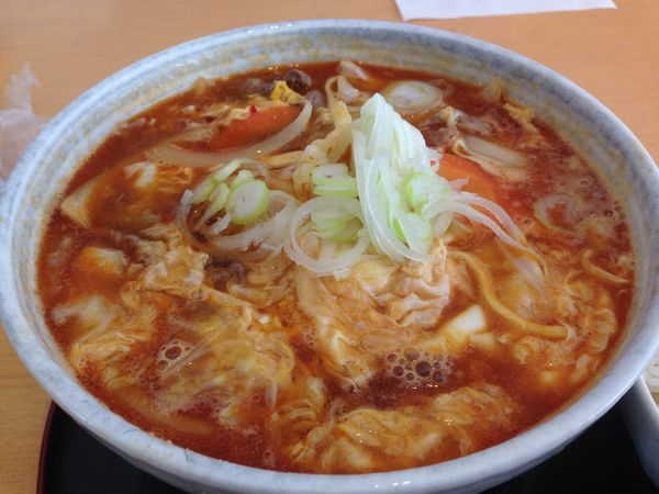 「辛口カルビラーメン　￥８８０」@kitchen&Cafe ピースの写真