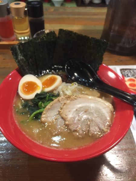 「横浜ラーメン硬め濃いめ」@横浜ラーメン 一心家の写真