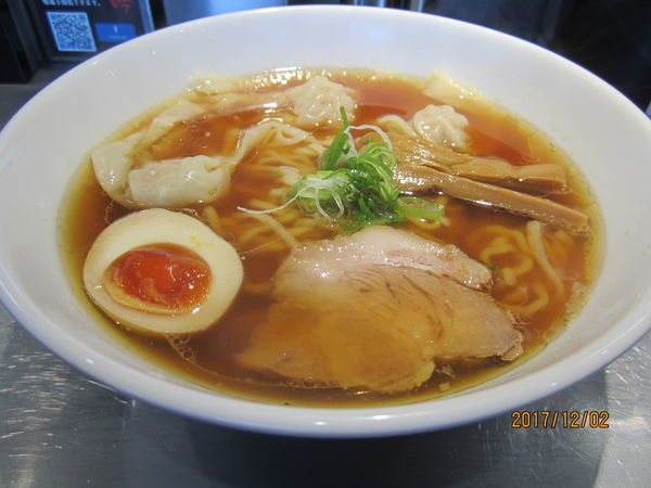 「ワンタンめん８５０円」@自家製麺 らあめん吟の写真