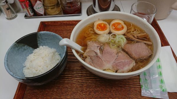 「正油らーめん （大盛） 800円」@忍八の写真