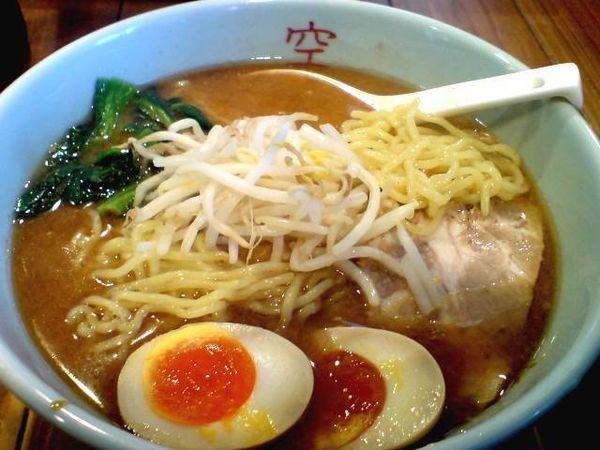 「節味玉らーめん（790円+中盛90円・税別)」@麺屋 空の写真