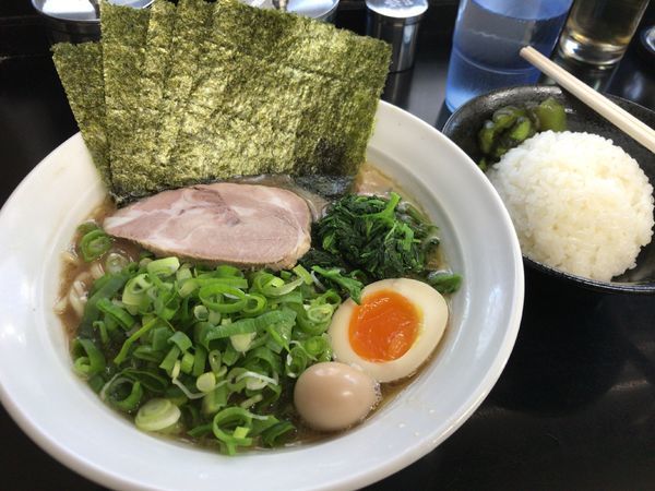 「ラーメン並700円 小ライス50円 トッピング100円」@横浜家系らーめん 板橋家の写真