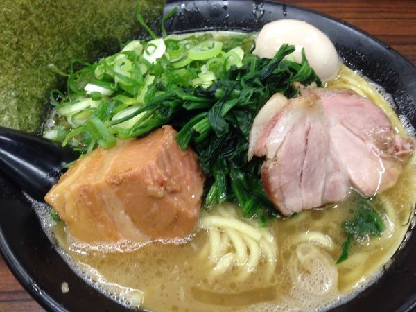 「ラーメン + 3点盛り」@豚骨醤油らーめん 誠屋 池尻店の写真