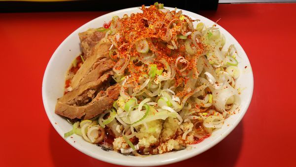 「らーめん+富士山(野菜にんにくアブラねぎ)」@豚ラーメン 板橋駅前店の写真