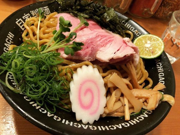 「黒豚油そば（大盛）＋すだち半分」@油そば専門店 GACHIの写真