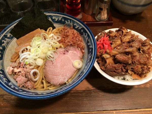 「油そば＆牛すじ丼」@兎に角 松戸店の写真