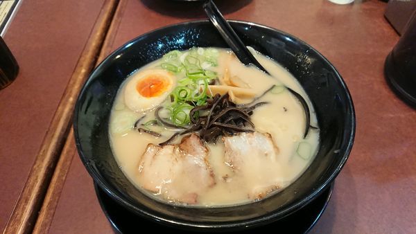 「くねそばとんこつラーメン@630円」@くねくね 各務原店の写真