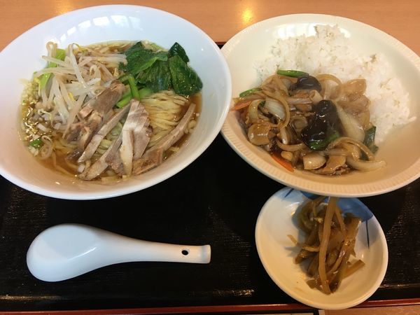 「ラーメン・生姜焼き丼セット 800円」@居酒屋 山ちん 東日本橋店の写真