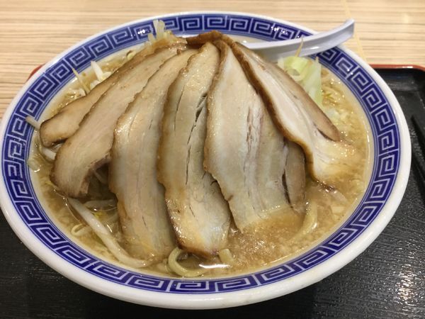 「チャーシュー角ふじ950円（麺大盛り無料）」@山岸一雄製麺所 モラージュ菖蒲店の写真