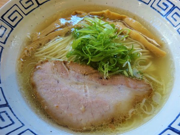 「地鶏と白金豚のしおらーめん ＋ 女峰いちごミルクのかき氷」@ねいろ屋の写真