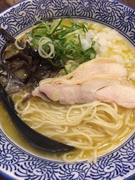 「濃厚鶏白湯(塩)」@釜炊きとんこつ 品川製麺所 新宿2丁目店の写真