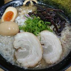 味玉のせ背脂煮干しラーメン