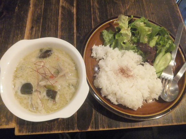 「グリーンカレーランチ880円(柏ランパス8で540円)」@ヨル カフェ フロッシュの写真