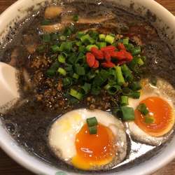 黒ごま担々麺 大盛