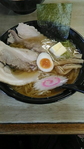 「共ちゃんラーメン（大）バタートッピング」@共栄ラーメン 本店の写真