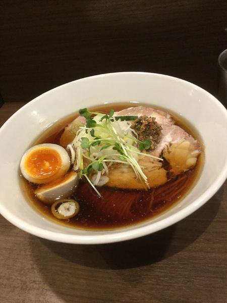 「【限定】熟成豚肩ロースチャーシューの煮干しラーメン」@八咫烏の写真