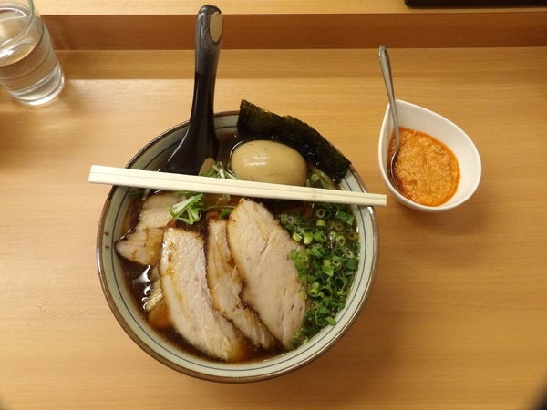 「たまり醤油＋肉増し＋味玉＋エビペースト＋麵増し」@春紀の写真