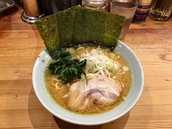 「ラーメン(700円)」@鶴一家の写真