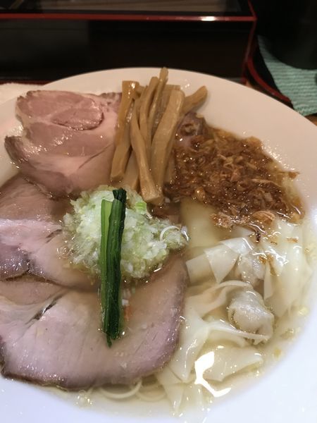 「塩らーめん チャーシュー ワンタン」@らーめん専門店 こしがや 一宮店の写真