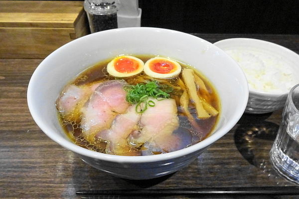 「特製中華そば９９０円+ライス１００円」@櫻井中華そば店の写真