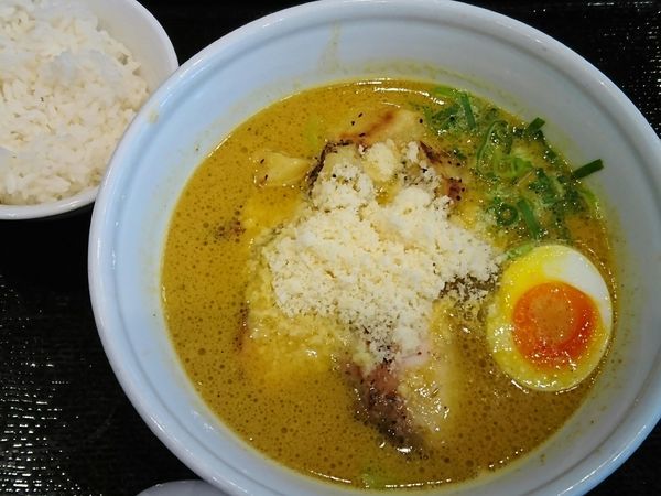 「【秋季限定】博多鶏チーズカレー（白ご飯付）￥928」@RAMEN EXPRESS 博多一風堂 三井アウトレットモール入間店の写真