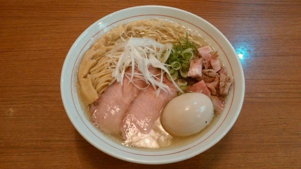 「【限定】煮干し×あさりWスープ塩そば(大盛)＋味玉」@煮干中華そば 鈴蘭 中野店の写真