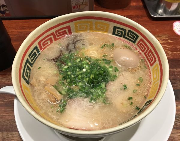 「じゃんがら+味玉」@九州じゃんがら 日本橋店の写真