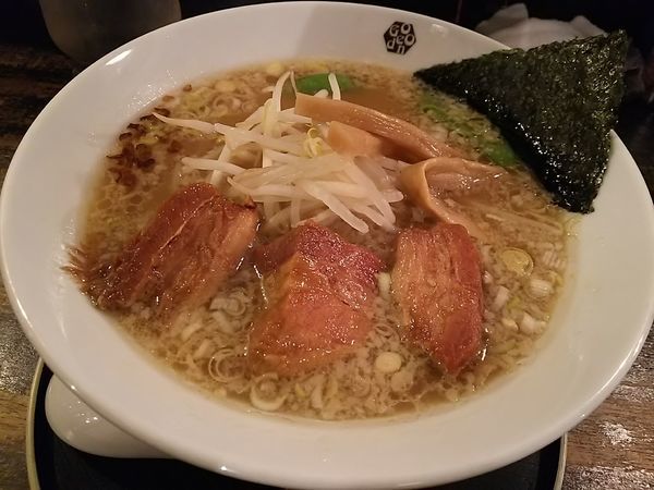 「【限定】角煮入り濁り醤油拉麺　※クーポンで７００円」@ぐぅでんの写真
