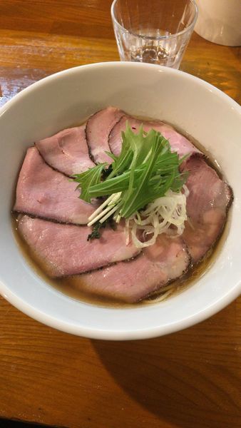 「味玉チャーシューあごだし醤油らぁ麺」@らぁ麺 こむぎの写真
