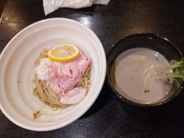 「煮干のヴィシソワーズ風冷やしつけそば」@布施丿貫の写真