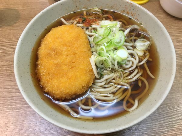 「コロッケそば／￥410」@都そば 勝田台店の写真