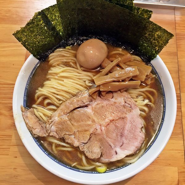「ラーメン（中）＋味玉＋海苔￥９００」@自家製中華そば としおかの写真