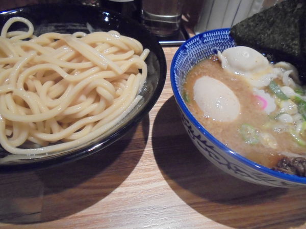 「つけ麺(太麺)＋全部入り　８００円＋３００円」@つけ麺 はま紅葉の写真