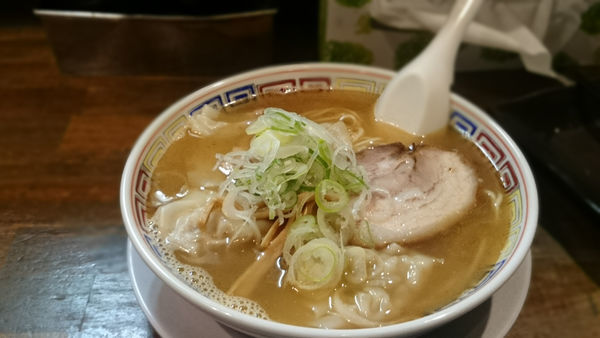 「雲呑煮干しそば（細麺）」@丸中華そばの写真