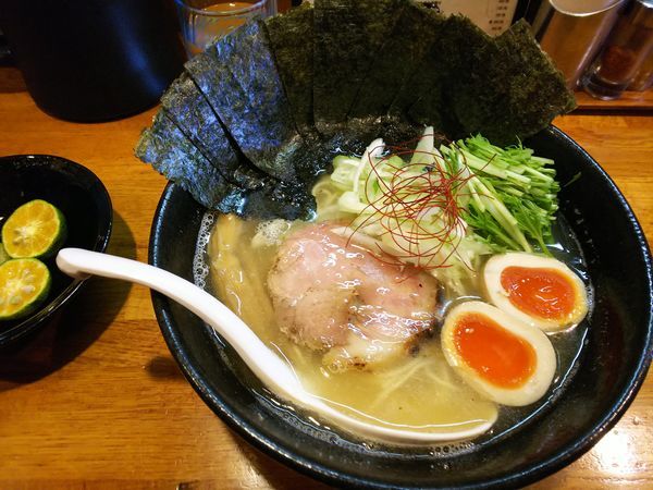「タイ煮干しと焼きアナゴ出汁の塩そば」@麺屋 鶏口の写真