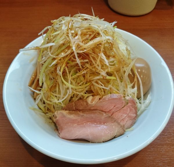 「冷やしネギ(細麺中盛 / 裏メニュー)＋味玉＝930円」@中華そば 七麺鳥の写真