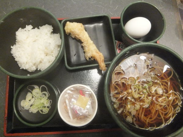 「朝そば(納豆)360円クーポンで海老天無料」@ゆで太郎 日本橋兜町店の写真