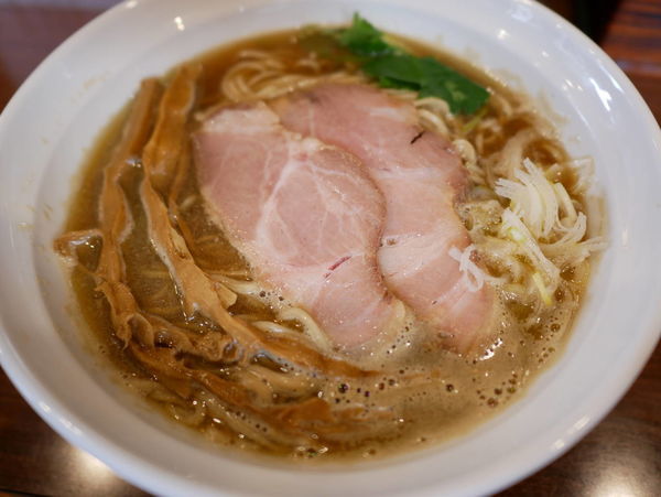 「煮干しらー麺 大盛」@拉麺 芳の写真