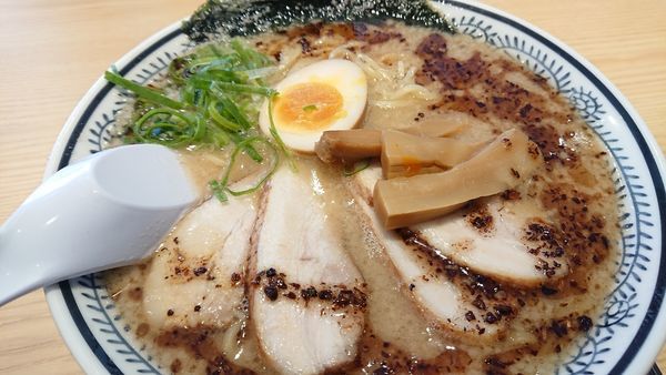 「豚骨醤油チャーシュー黒(大盛)」@丸源ラーメン 新鎌ケ谷店の写真