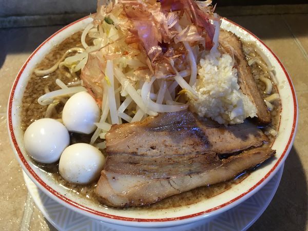 「マンモスラーメン大盛&うずら ニンニク」@泪橋 溝の口店の写真