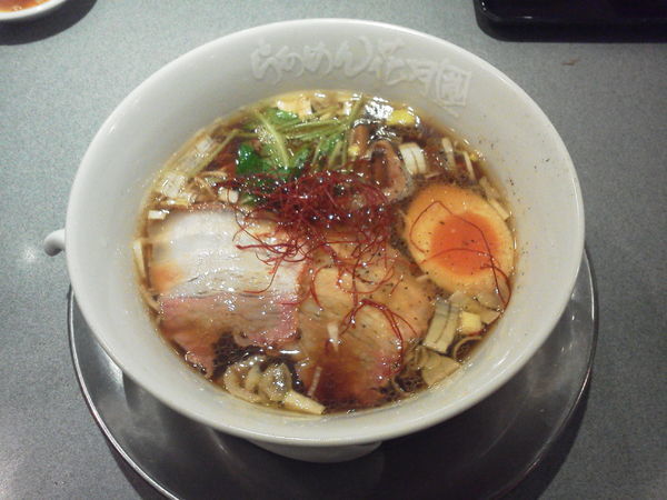 「THE淡麗醤油ラーメン 820円」@らあめん花月嵐 新都心店の写真