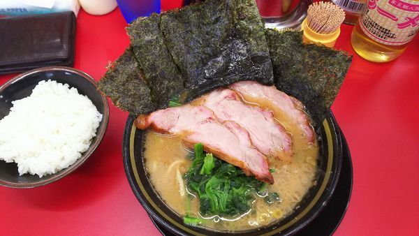 「ラーメンのり増し 肩ロースチャーシュー増し ライス」@家系ラーメン 王道家の写真