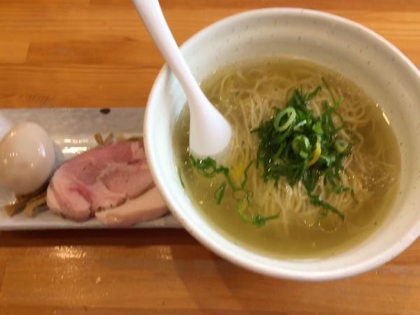 「鶏淡麗らーめん（全部のせ,しお味800¥）」@麺堂HOMEの写真