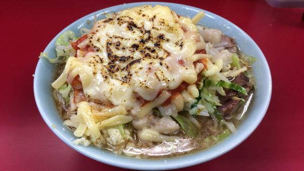 「小ラーメン（焼きチーズピザ）」@ラーメン二郎 中山駅前店の写真