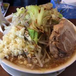 らーめんヤサイニンニク（780円）