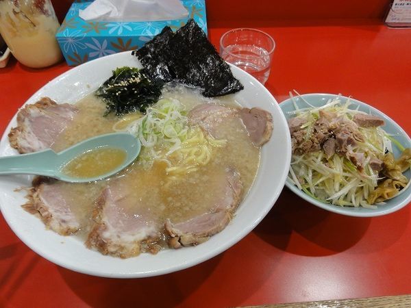 「中盛チャーシュー麺900円　ネギ丼200円」@ラーメン かいざん 新小岩店の写真