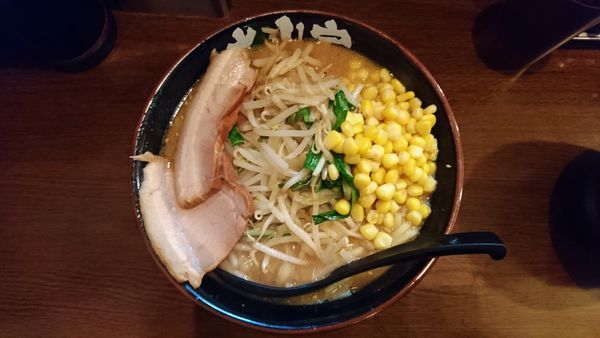 「限定/特製味噌コーンラーメン+中盛り+ネギ飯」@ラーメン 大山家 昭島店の写真