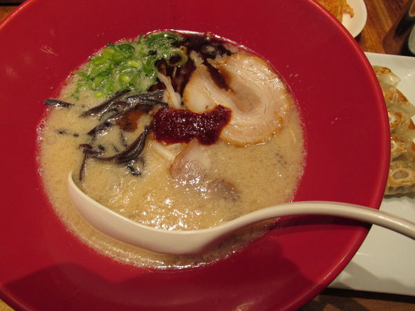 「赤丸新味+替玉1+餃子「850円+130円+220円」」@博多 一風堂 Marunouchiの写真