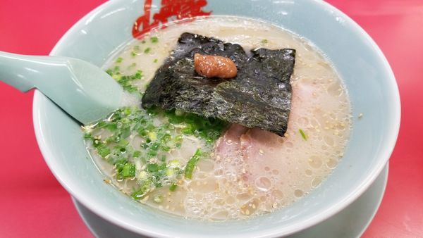 「朝ラーメン　チャーシュー２枚ﾄｯﾋﾟﾝｸﾞ」@山岡家 松本店の写真