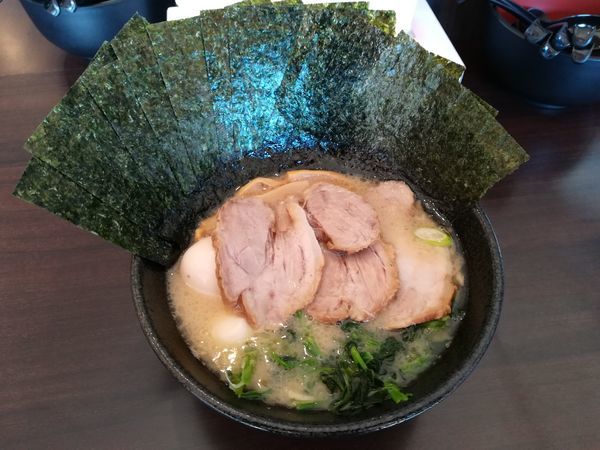 「特製西輝醤油ラーメン900円クーポンで海苔増し」@ラーメン 西輝家の写真